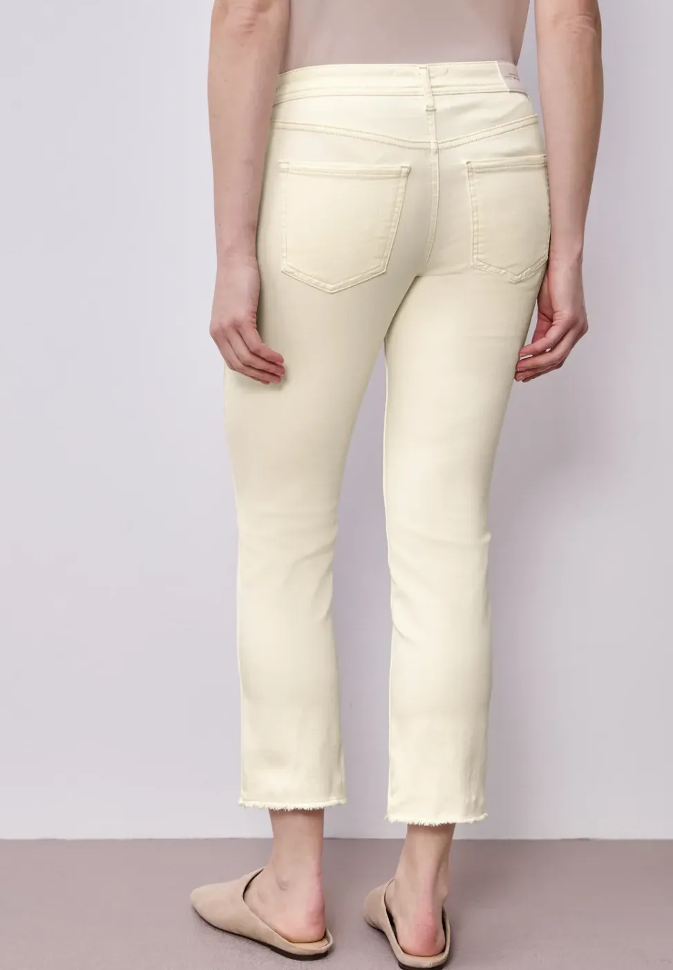 Straight Leg Jeans mit fransigem Saum