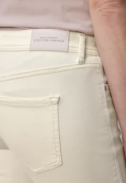 Straight Leg Jeans mit fransigem Saum