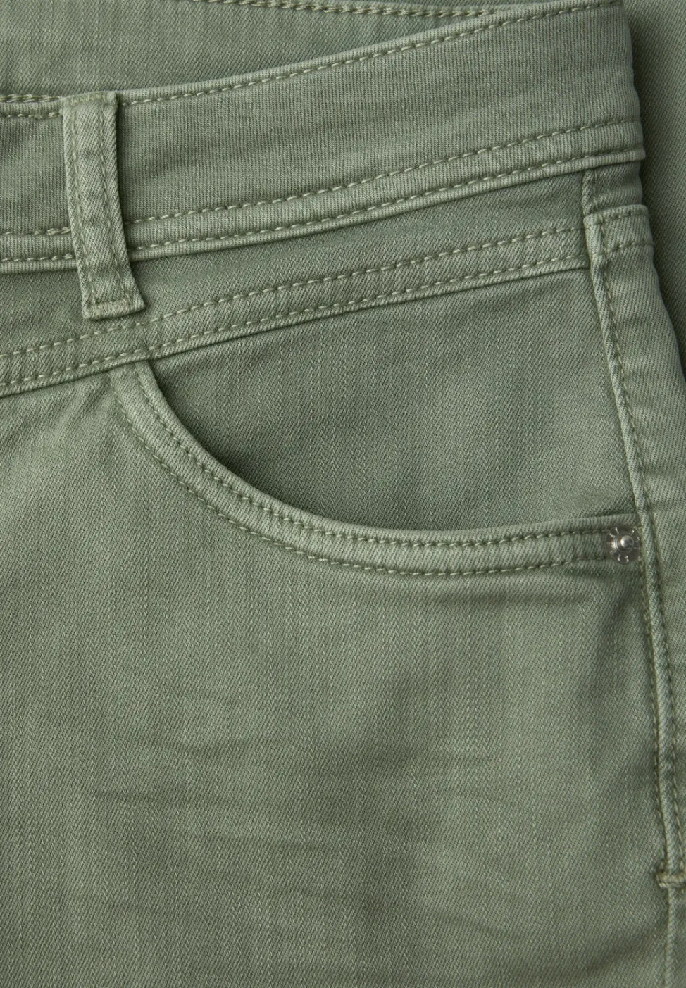 Straight Leg Jeans mit fransigem Saum