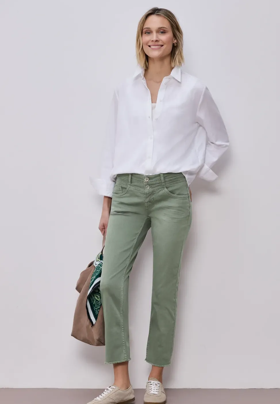 Straight Leg Jeans mit fransigem Saum