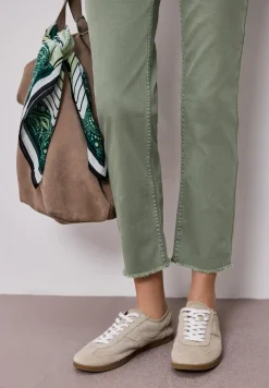 Straight Leg Jeans mit fransigem Saum