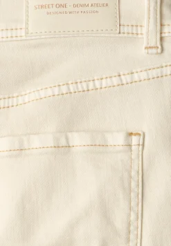 Straight Leg Jeans mit offenem Saum