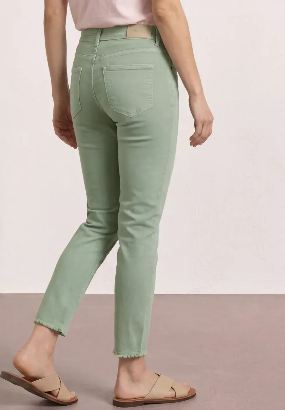 Straight Leg Jeans mit offenem Saum