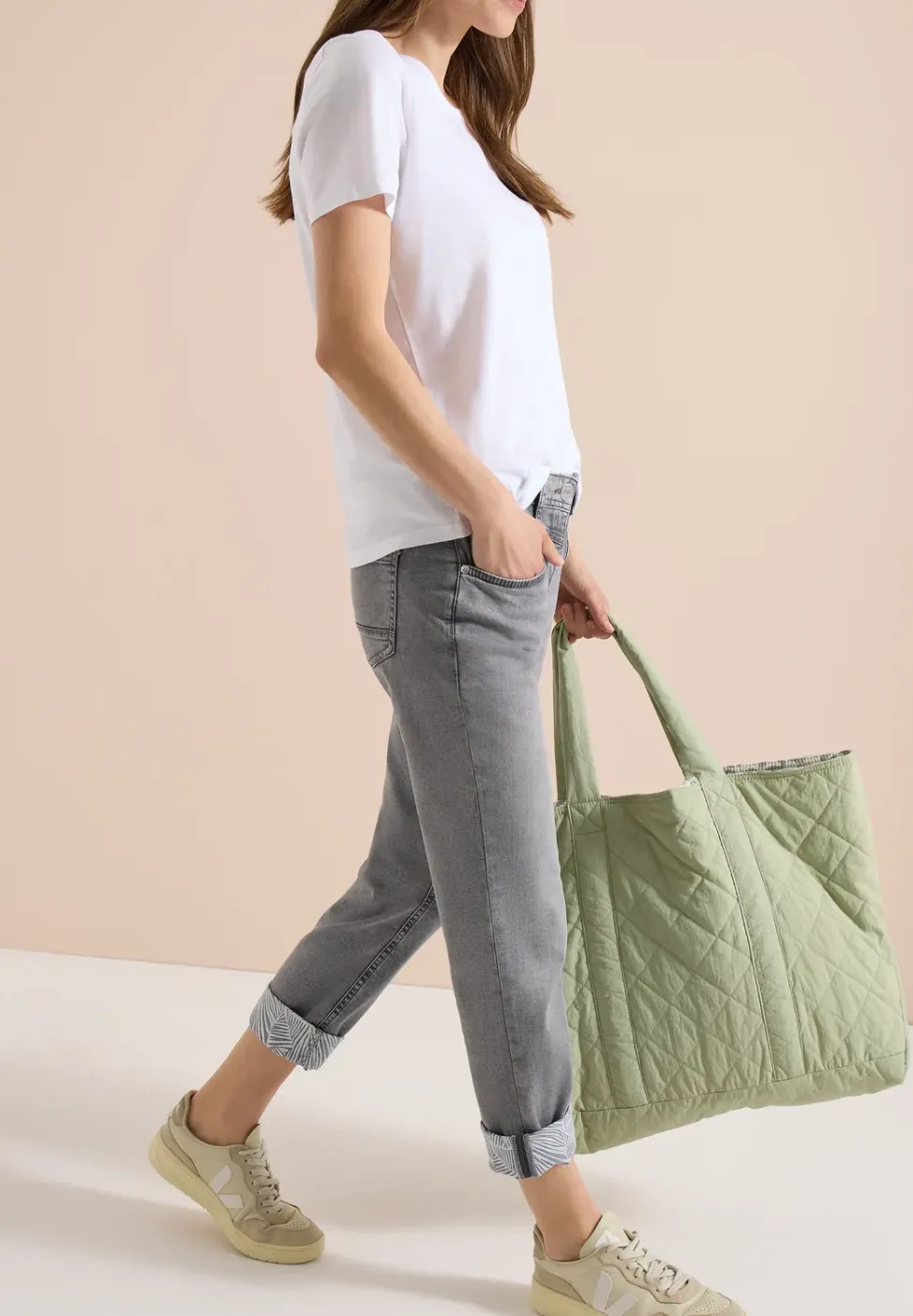 Straight Leg Jeans mit Saumdetail
