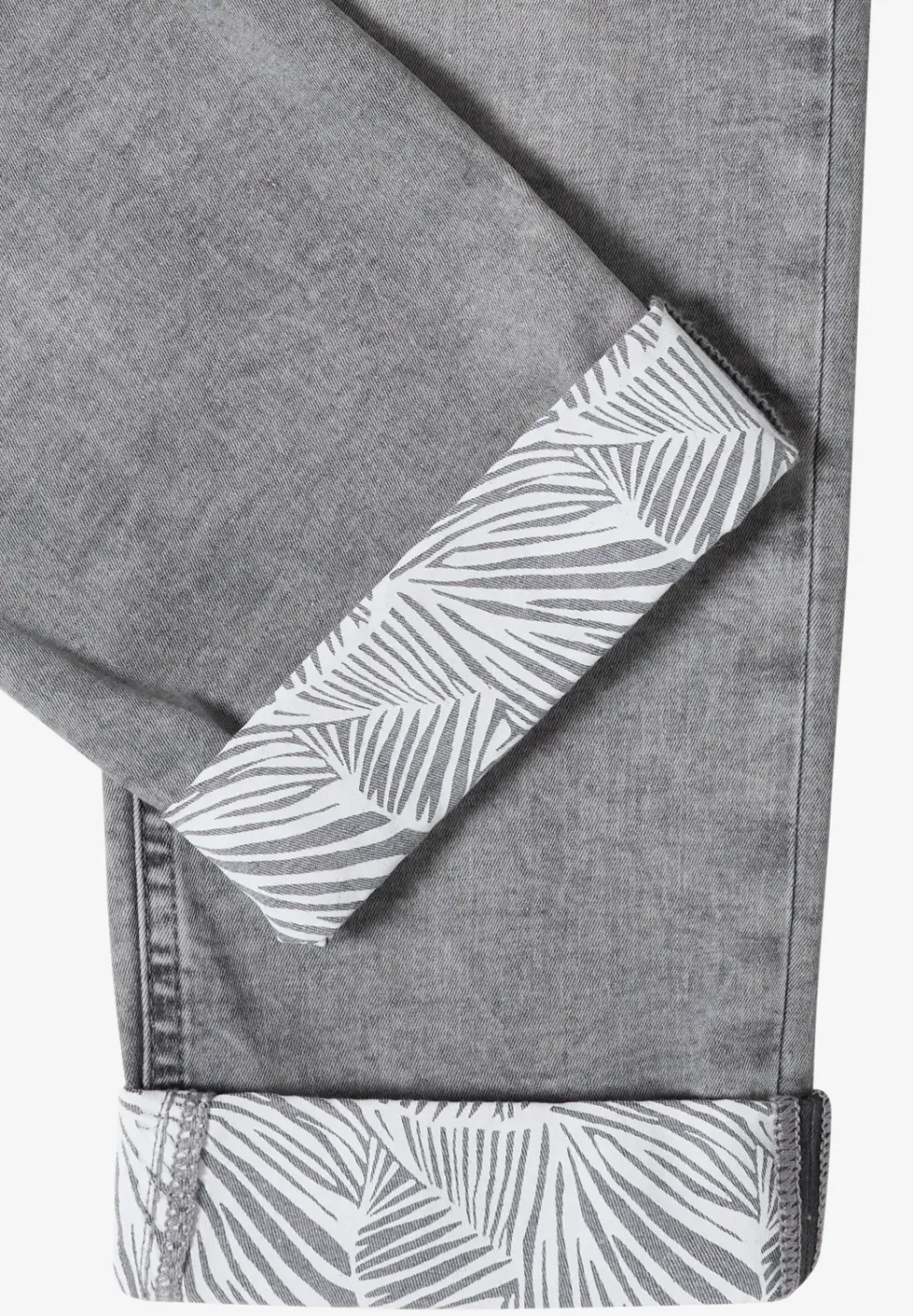 Straight Leg Jeans mit Saumdetail