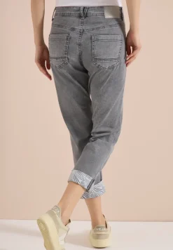 Straight Leg Jeans mit Saumdetail