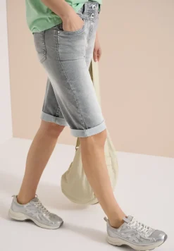 Straight Leg Jeansshorts im Slim Fit