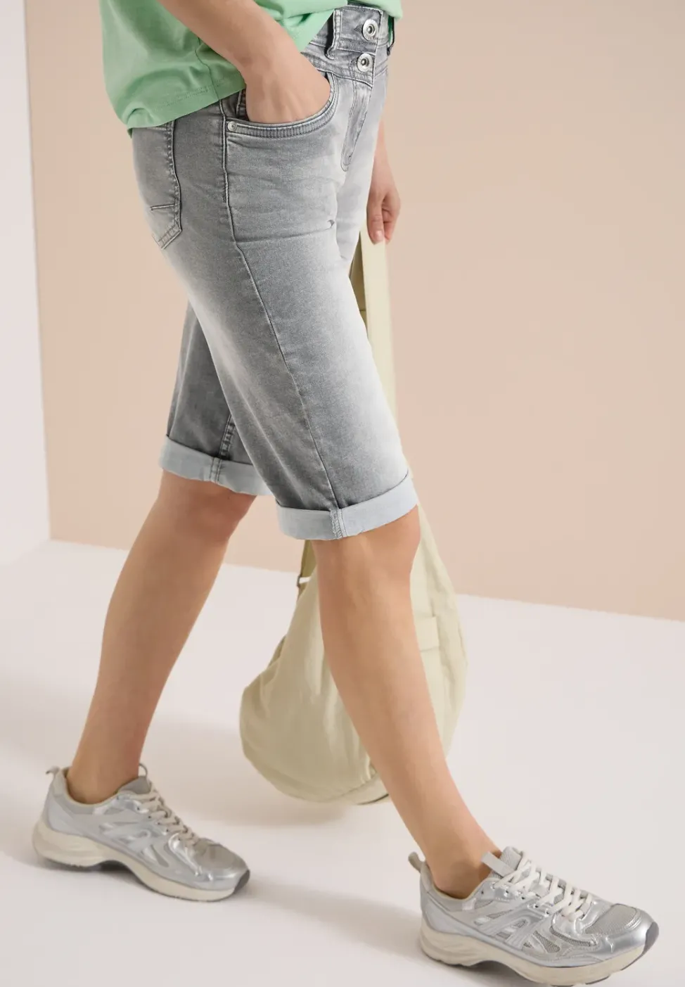 Straight Leg Jeansshorts im Slim Fit