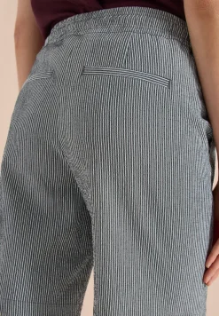 Straight Leg Shorts in Seersucker Qualität