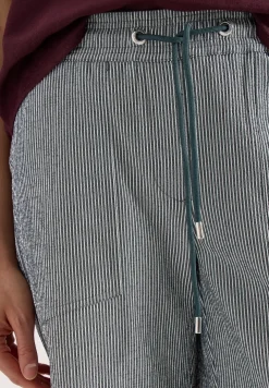 Straight Leg Shorts in Seersucker Qualität