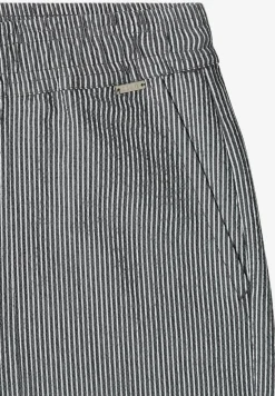 Straight Leg Shorts in Seersucker Qualität