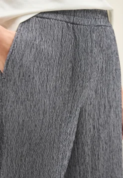 Straight Leg Crepe Hose