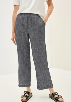 Straight Leg Crepe Hose