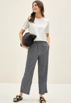 Straight Leg Crepe Hose