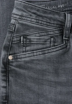 Straight Leg Destroyed Jeans