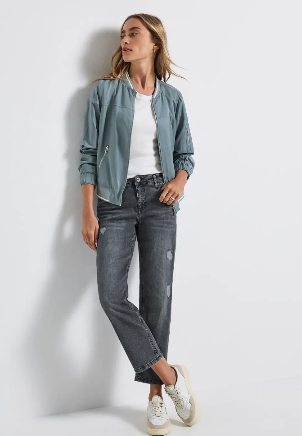 Straight Leg Destroyed Jeans