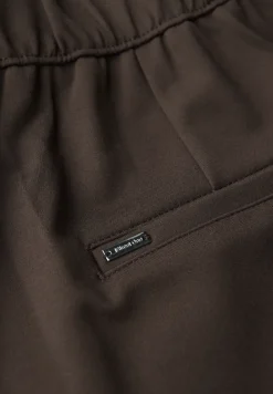 Straight Leg Hose