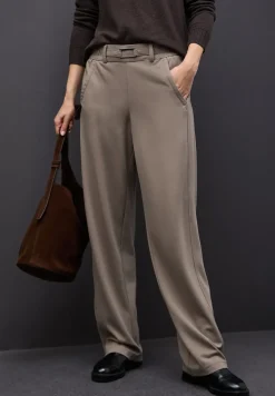 Straight Leg Hose mit Detail