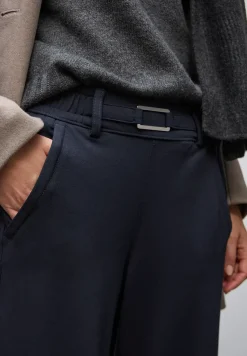 Straight Leg Hose mit Detail