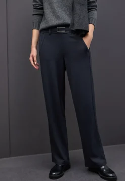 Straight Leg Hose mit Detail