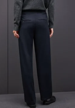 Straight Leg Hose mit Detail