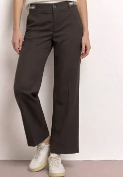 Straight Leg Hose mit Gürteldetails
