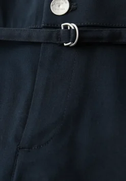 Straight Leg Hose mit Gürteldetail