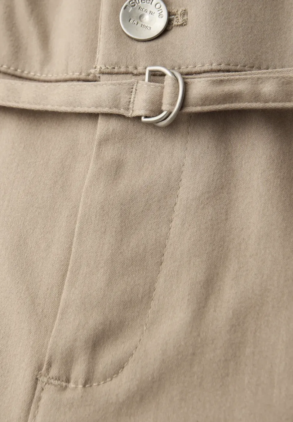 Straight Leg Hose mit Gürteldetail