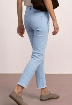 Straight Leg Jeans mit fransigem Saum