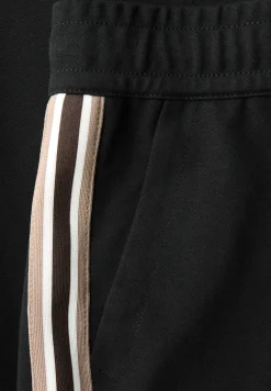 Straight Leg Strukturhose