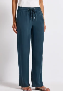 Straight Leg Twill Hose