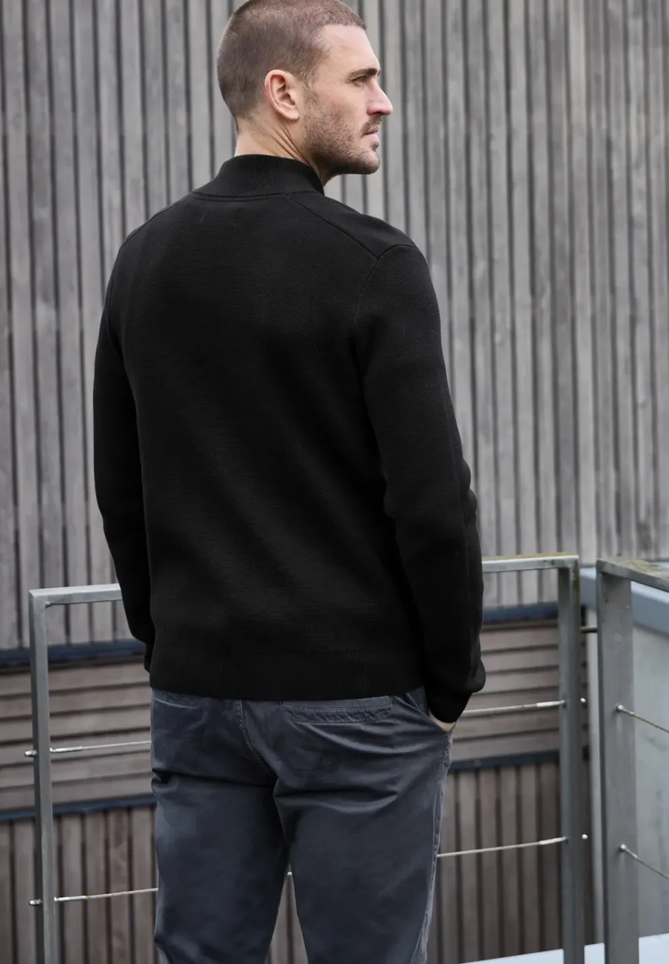 Strickjacke mit Stehkragen