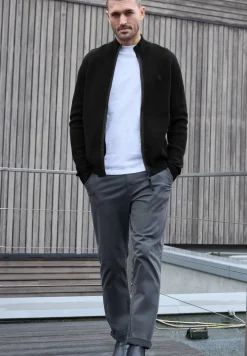 Strickjacke mit Stehkragen