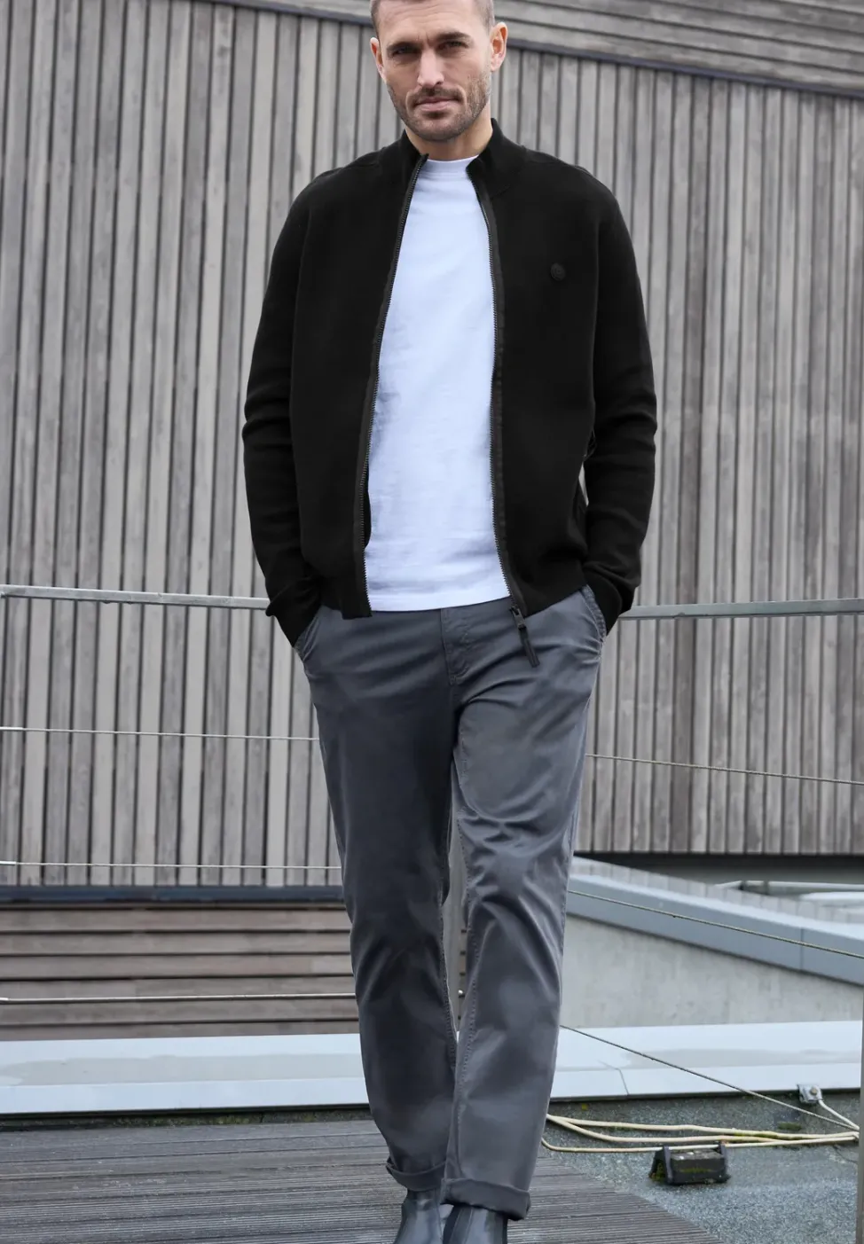 Strickjacke mit Stehkragen