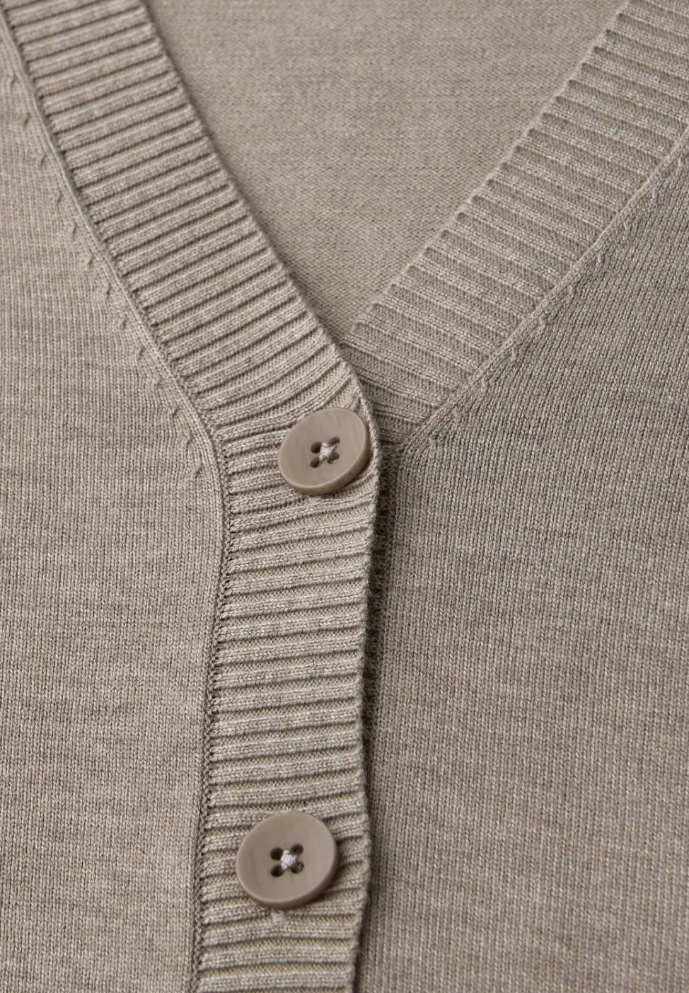 Strickjacke mit V-Ausschnitt