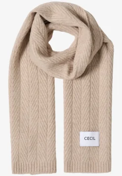 Strickschal mit Struktur