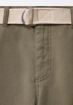 Struktur Chino mit Gürtel