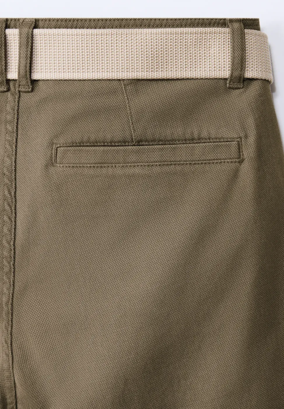 Struktur Chino mit Gürtel