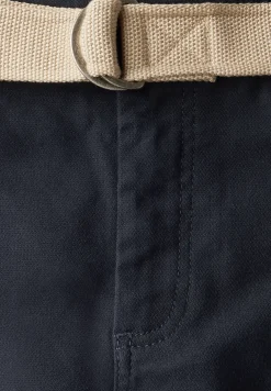 Struktur Chino mit Gürtel
