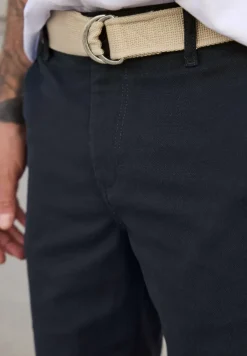 Struktur Chino mit Gürtel