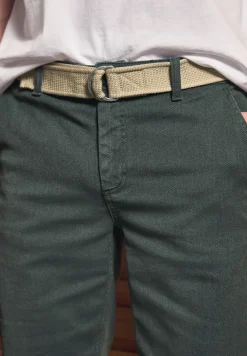 Struktur Chino mit Gürtel