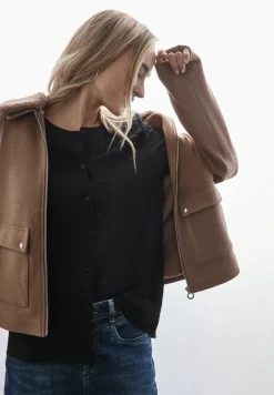 Strukturbluse mit Stickerei