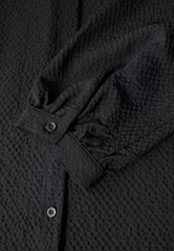 Strukturbluse mit Stickerei