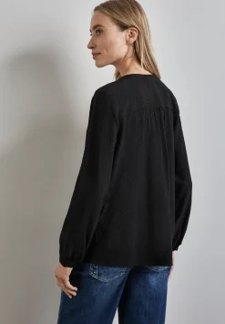 Strukturbluse mit Stickerei