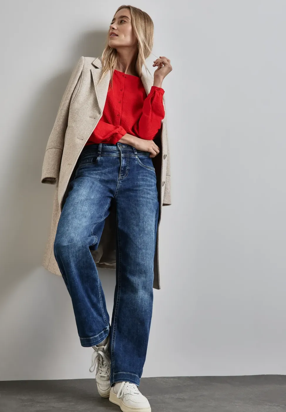 Strukturbluse mit Stickerei