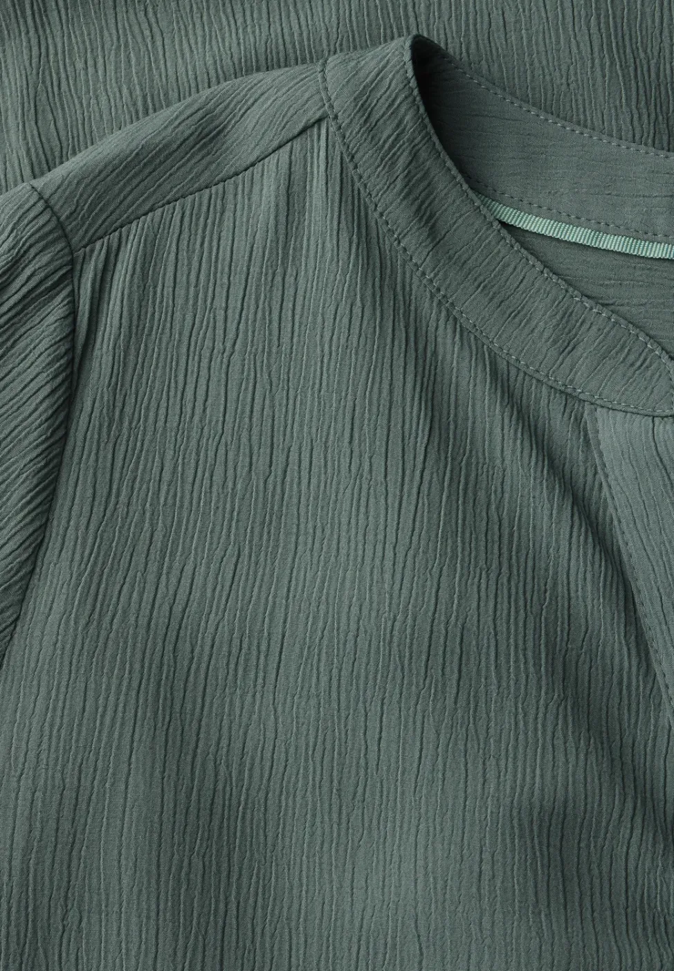 Strukturkleid mit Volants