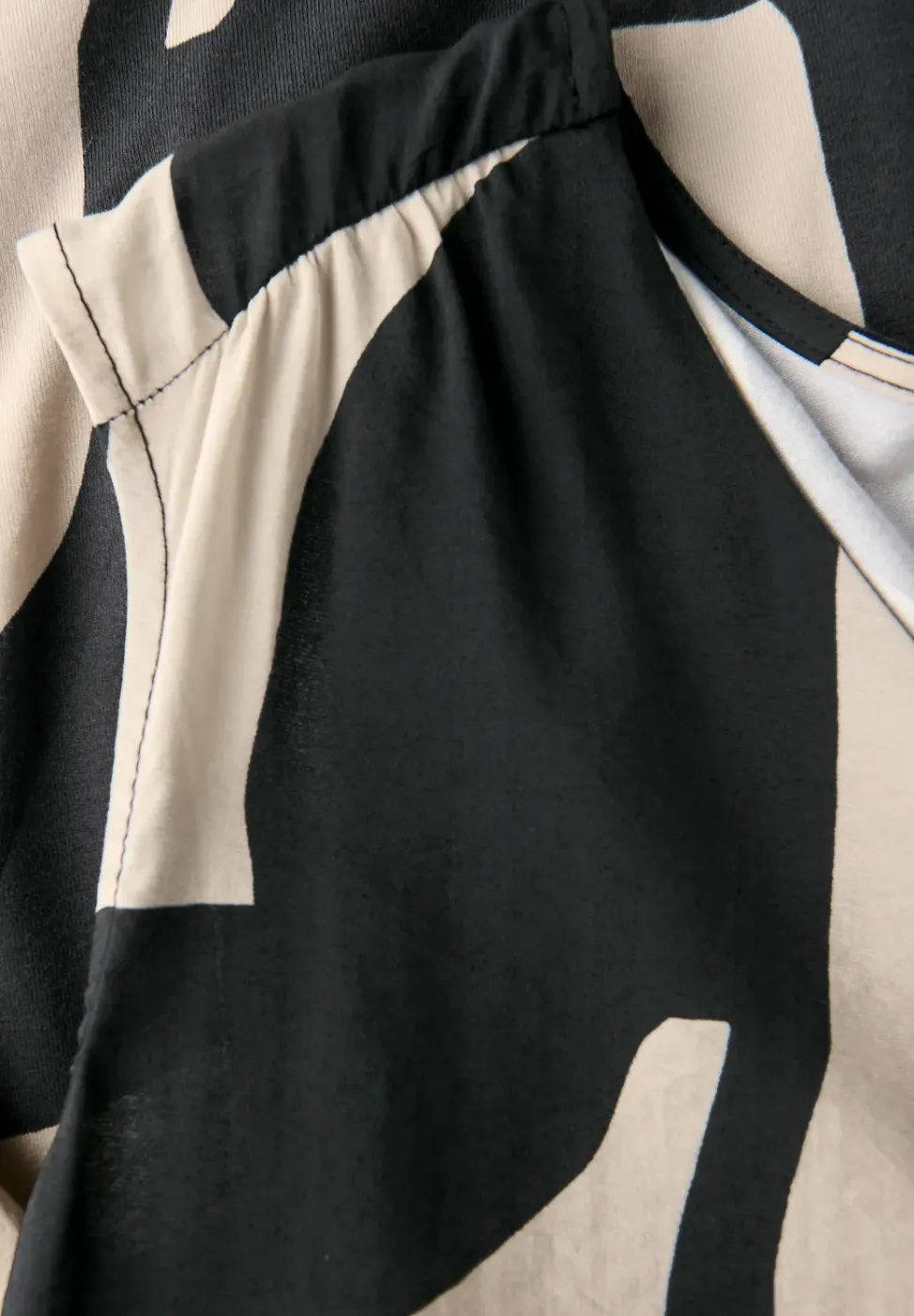 Strukturmix Top mit Print