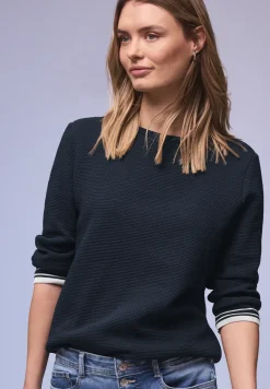 Strukturshirt mit Details