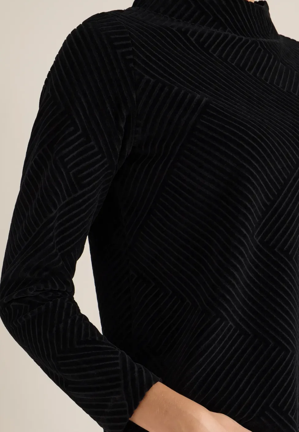 Strukturshirt mit Funnelneck