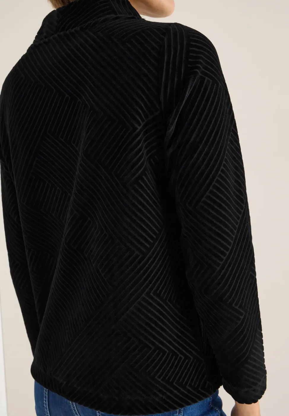 Strukturshirt mit Funnelneck